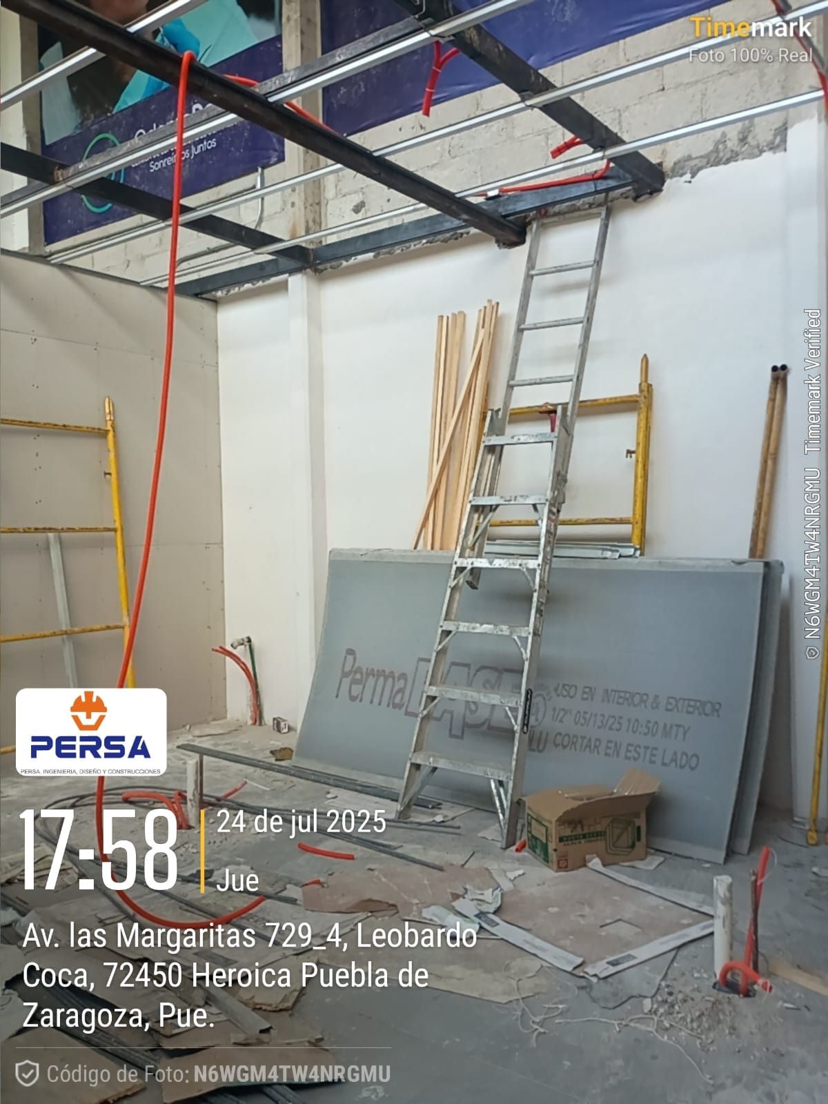 Estructura metálica de plafón, canalizaciones eléctricas y páneles de cemento PermaBase georreferenciada Timemark
